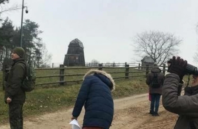 {Akcja „Zimowe ptakoliczenie” po raz kolejny odbyła się na terenie olsztyneckiego skansenu.}